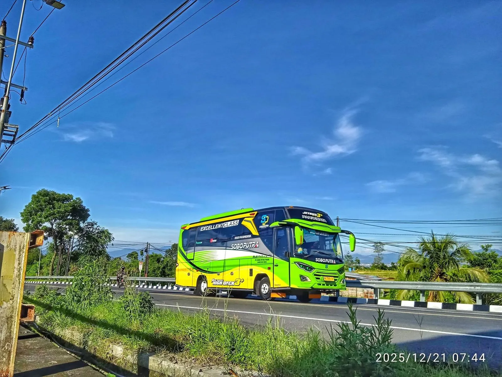 Soboputra Green Bus